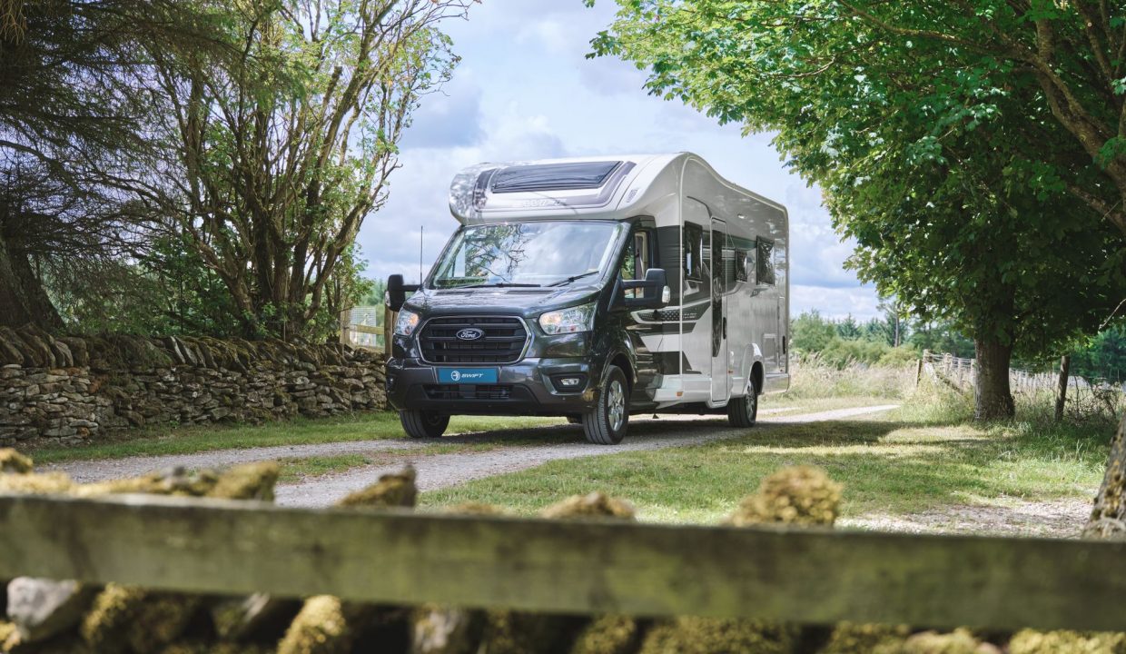 Voyager Exterior Lifestyle 20-1920x1920