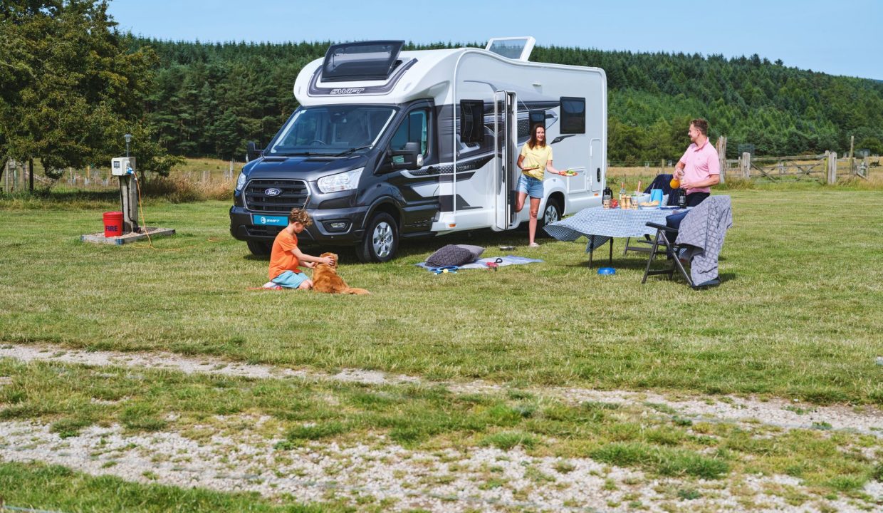 Voyager Exterior Lifestyle 22-1920x1920